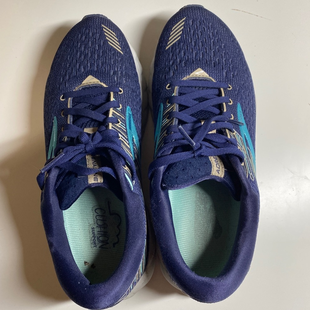 Brooks Women’s Adrenaline GTS size 9